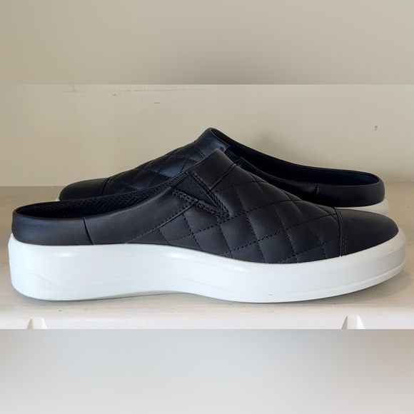 ECCO Women’s Soft 9 Quilted Leather Clog Sneakers Size EU 41 - Picture 7 of 12